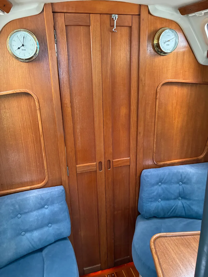 Slide: The Image of Catalina 320 1995 - 49