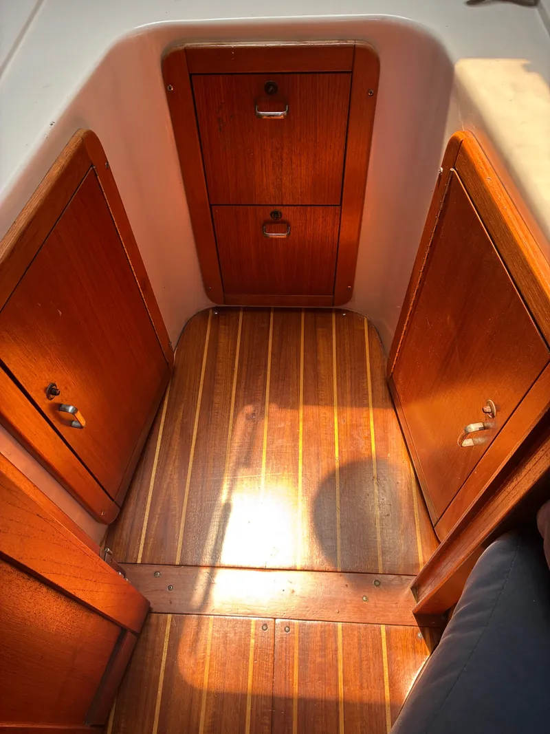 Slide: The Image of Catalina 320 1995 - 53