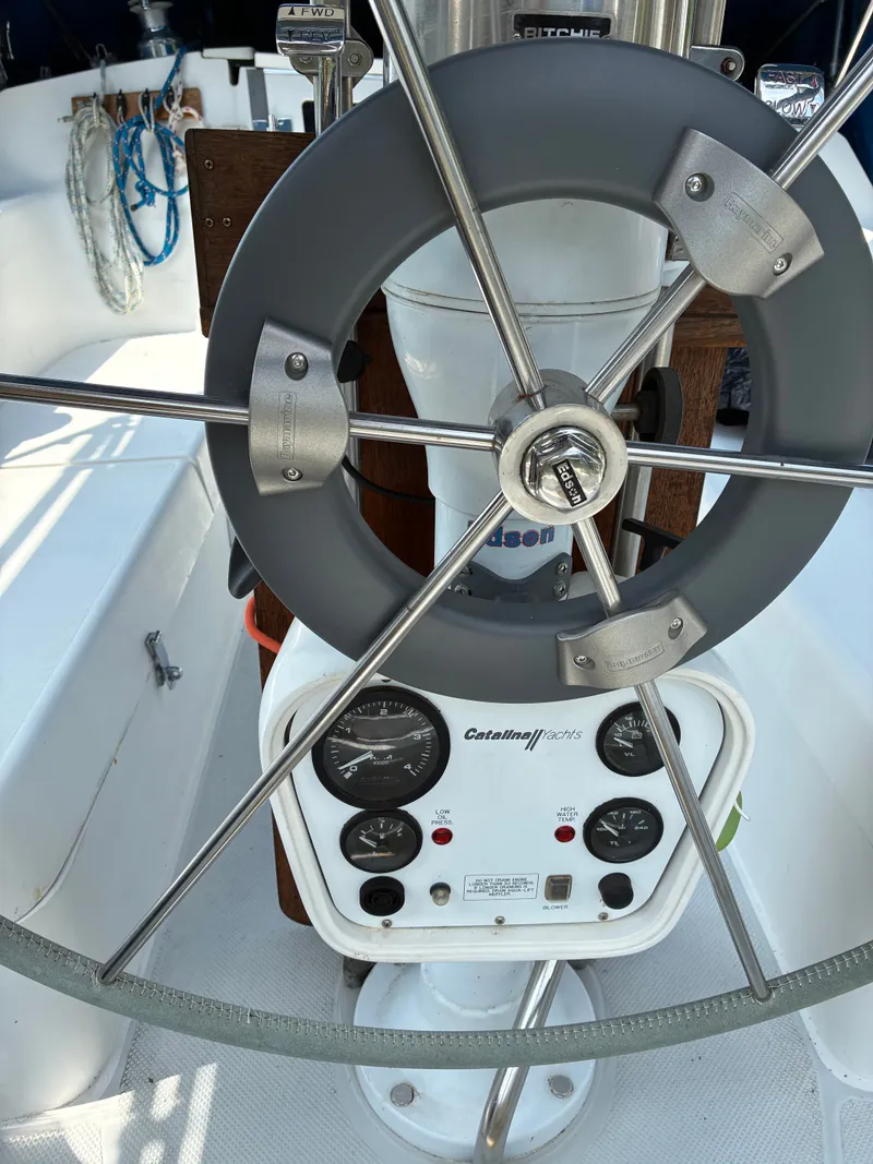 Slide: The Image of Catalina 320 1995 - 6