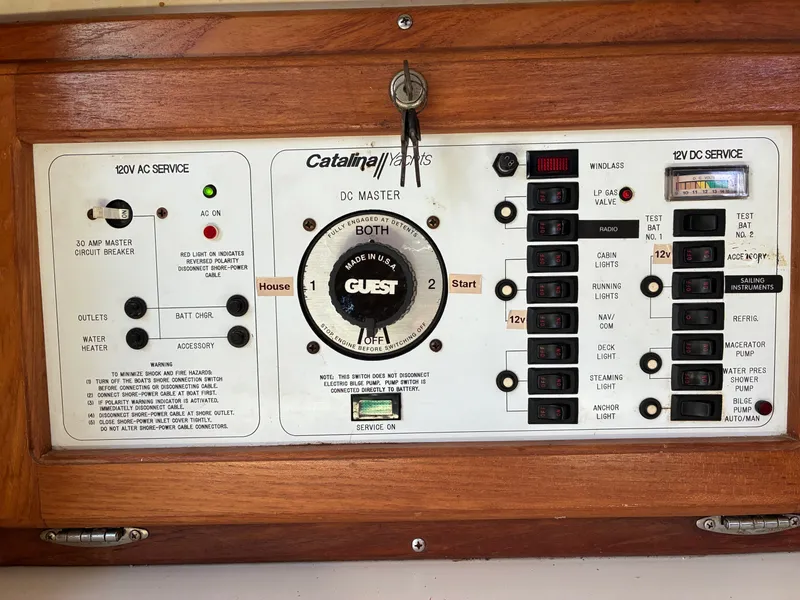 Slide: The Image of Catalina 320 1995 - 60