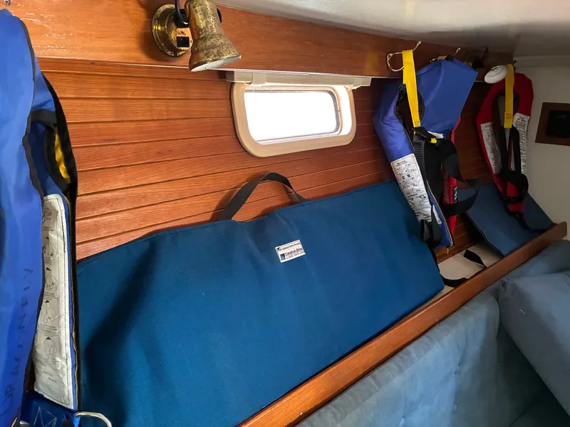 Slide: The Image of Catalina 320 1995 - 68