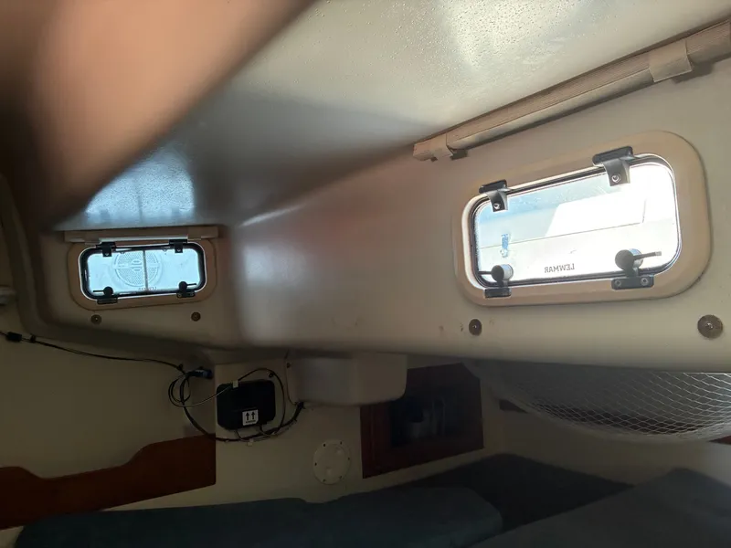 Slide: The Image of Catalina 320 1995 - 72