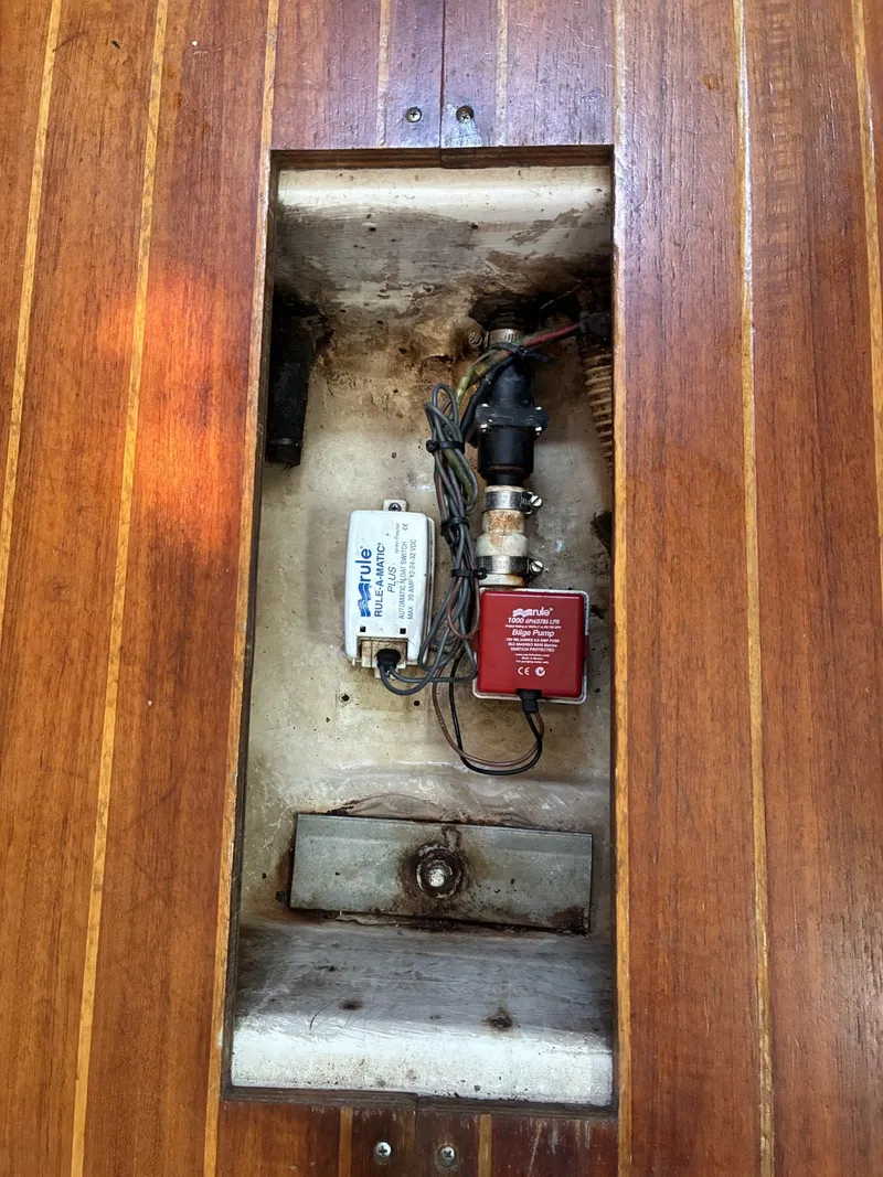 Slide: The Image of Catalina 320 1995 - 76