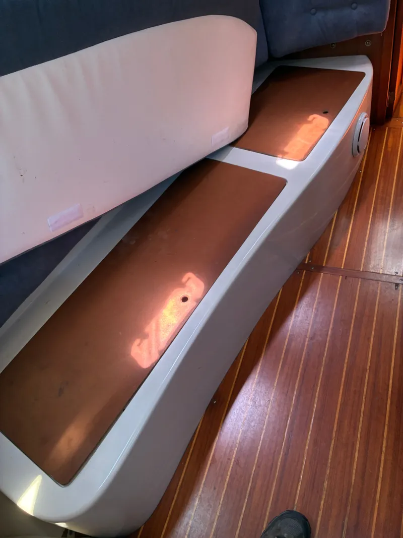 Slide: The Image of Catalina 320 1995 - 87