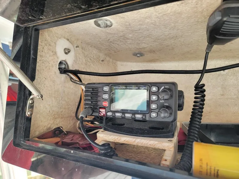 Slide: The Image of Radio equipment inside a Laguna C210SC boat, model year 2007, with warranty until 2028. - 6