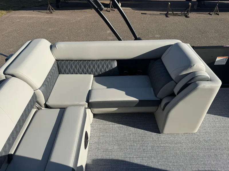 Slide: The Image of Harris Cruiser 230 2026 - 20