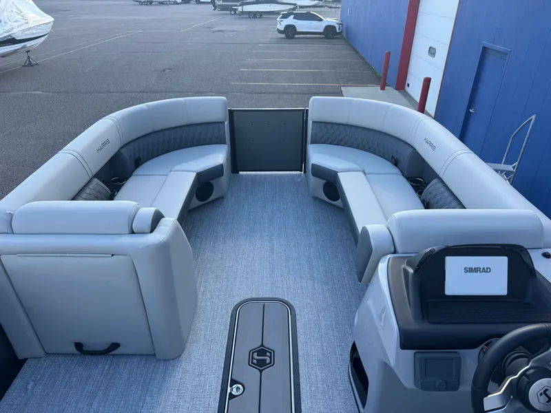 Slide: The Image of Harris Cruiser 230 2026 - 35
