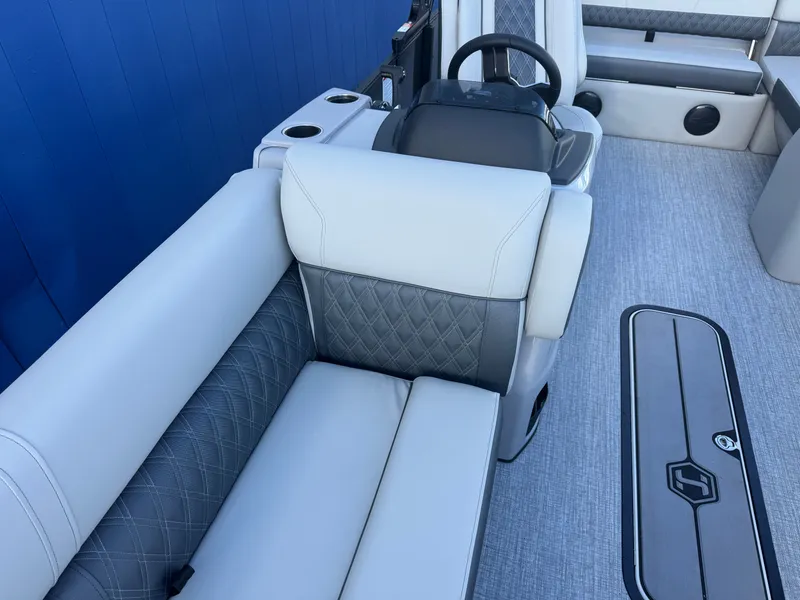 Slide: The Image of Harris Cruiser 230 2026 - 44