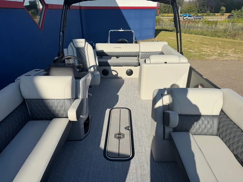 Slide: The Image of Harris Cruiser 230 2026 - 48