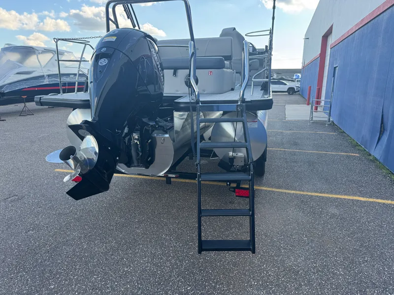 Slide: The Image of Harris Cruiser 230 2026 - 6