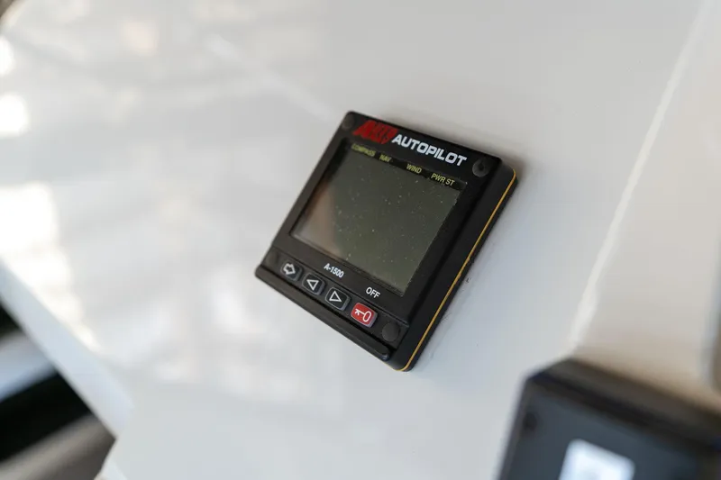 Slide: The Image of Autopilot control panel on 1998 Carver 355 Aft Cabin yacht dashboard. - 37