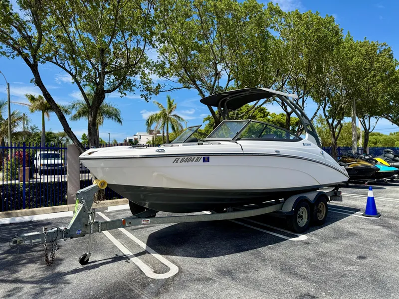 The Image of 2017 Yamaha Boats 212 Limited S on trailer in sunny parking lot. - 1