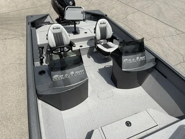 Slide: The Image of SeaArk Shadow 20V 2026 - 13