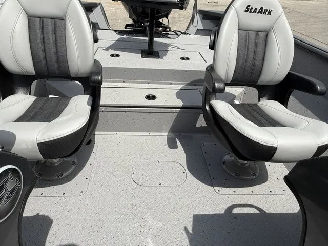 Slide: The Image of SeaArk Shadow 20V 2026 - 14