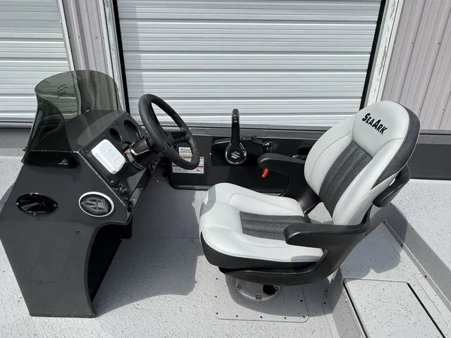 Slide: The Image of SeaArk Shadow 20V 2026 - 16