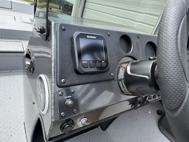 Slide: The Image of SeaArk Shadow 20V 2026 - 17