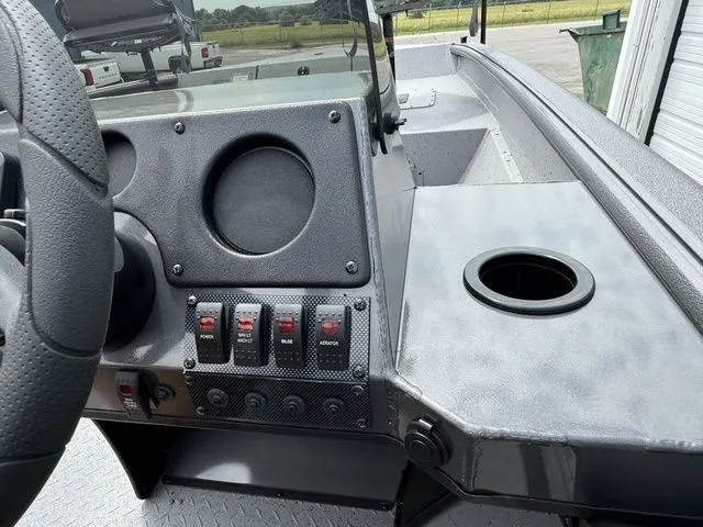 Slide: The Image of SeaArk Shadow 20V 2026 - 18