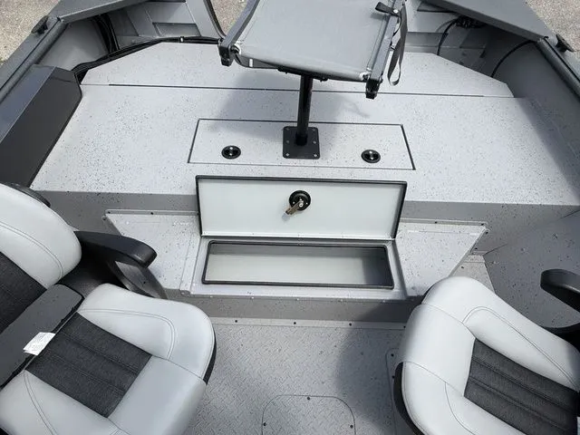 Slide: The Image of SeaArk Shadow 20V 2026 - 20