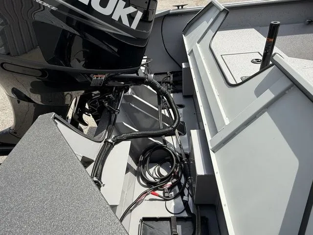 Slide: The Image of SeaArk Shadow 20V 2026 - 22