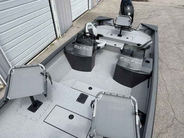 Slide: The Image of SeaArk Shadow 20V 2026 - 24