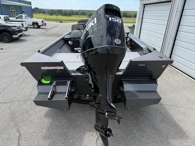 Slide: The Image of SeaArk Shadow 20V 2026 - 5