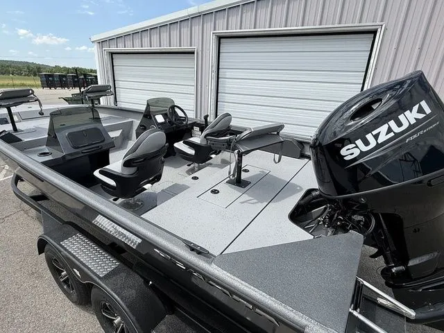 Slide: The Image of SeaArk Shadow 20V 2026 - 6