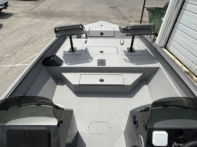 Slide: The Image of SeaArk Shadow 20V 2026 - 9