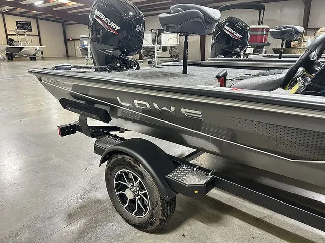 Slide: The Image of Lowe Stinger 175C 2026 - 10