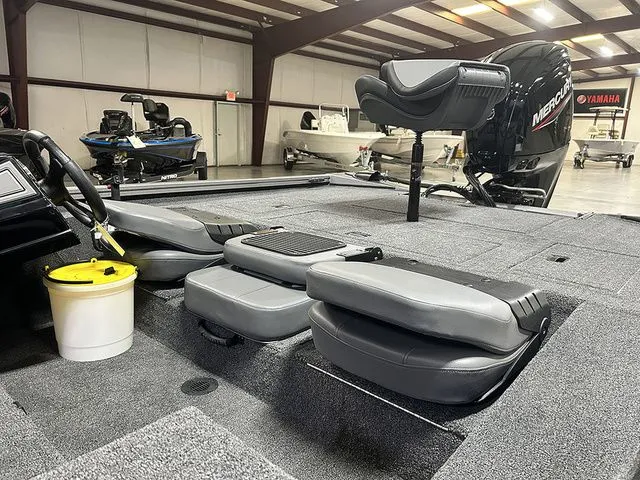 Slide: The Image of Lowe Stinger 175C 2026 - 3