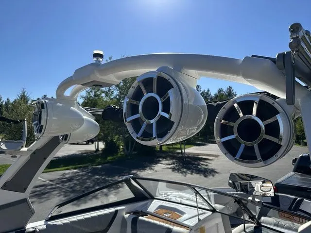 Slide: The Image of Tigé ZX5 2019 - 33