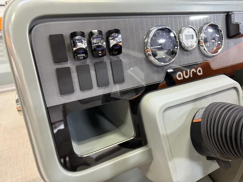 Slide: The Image of Tahoe Aura 50HP 1985 Quad Lounge 2025 - 14