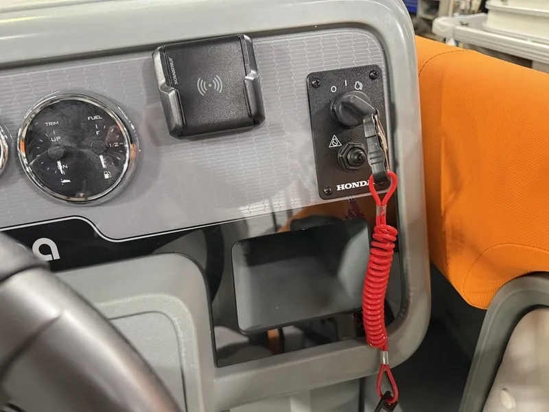 Slide: The Image of Tahoe Aura 2185 Quad Lounge & 90HP 4-Stroke EFI 2025 - 17