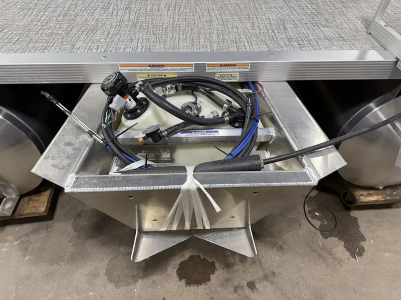 Slide: The Image of Tahoe Aura 2185 Quad Lounge & 90HP 4-Stroke EFI 2025 - 47