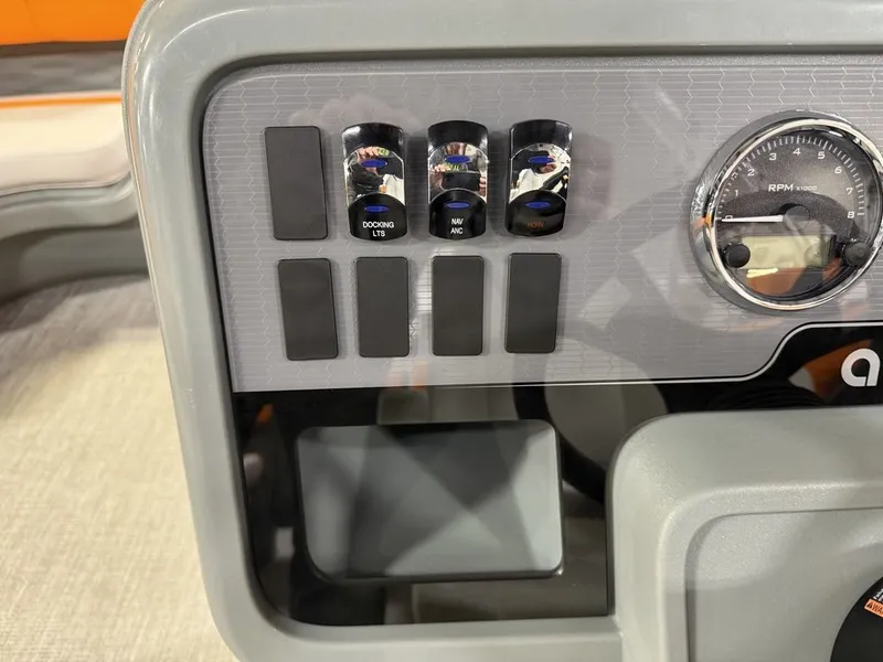 Slide: The Image of Tahoe Aura 90HP 2185 Quad Lounge 2025 - 12