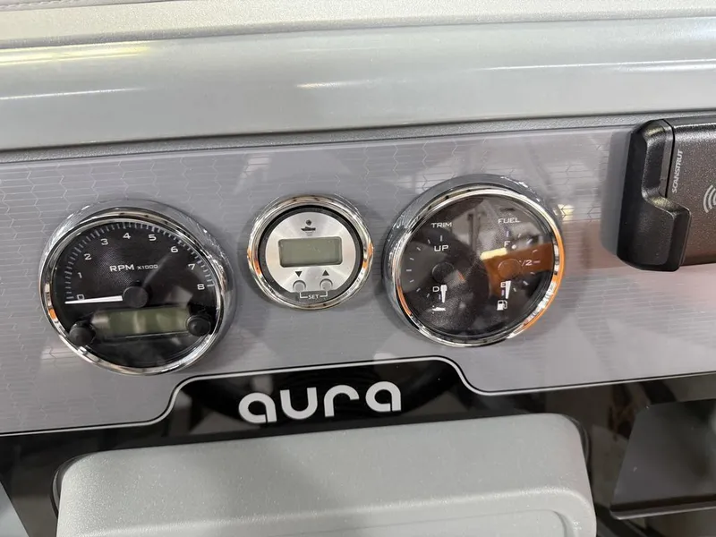 Slide: The Image of Tahoe Aura 90HP 2185 Quad Lounge 2025 - 16