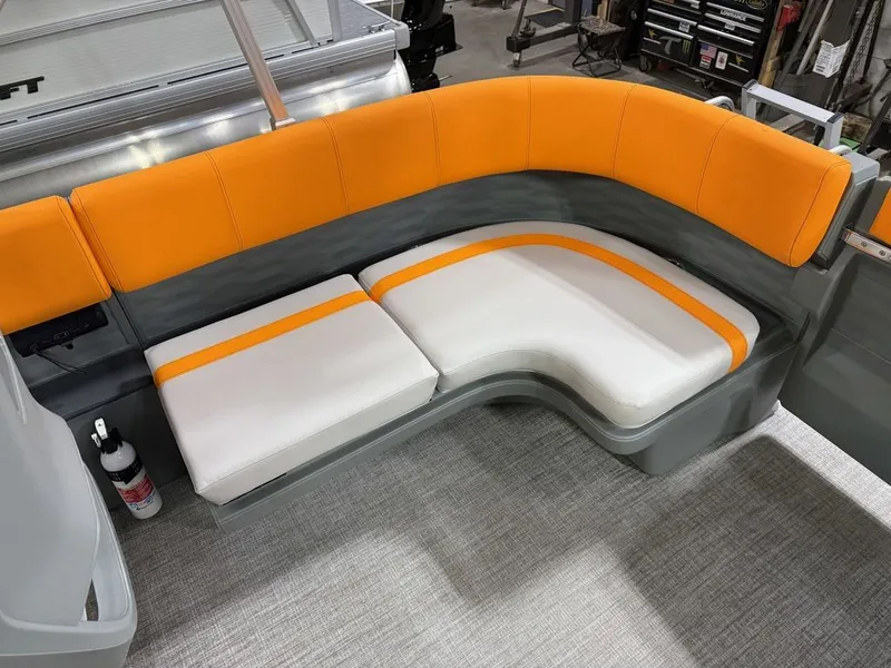 Slide: The Image of Tahoe Aura 90HP 2185 Quad Lounge 2025 - 20