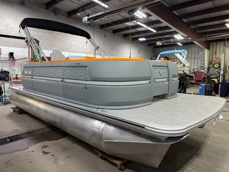 Slide: The Image of Tahoe Aura 90HP 2185 Quad Lounge 2025 - 34