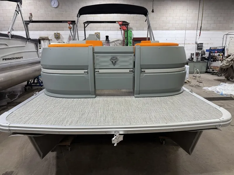 Slide: The Image of Tahoe Aura 90HP 2185 Quad Lounge 2025 - 36