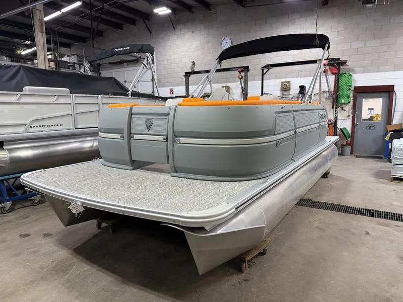 Slide: The Image of Tahoe Aura 90HP 2185 Quad Lounge 2025 - 38