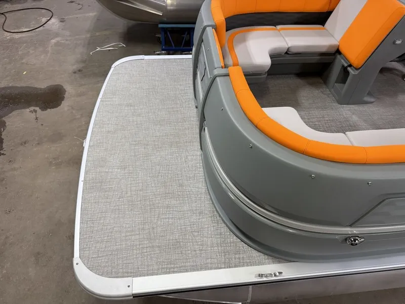 Slide: The Image of Tahoe Aura 90HP 2185 Quad Lounge 2025 - 6