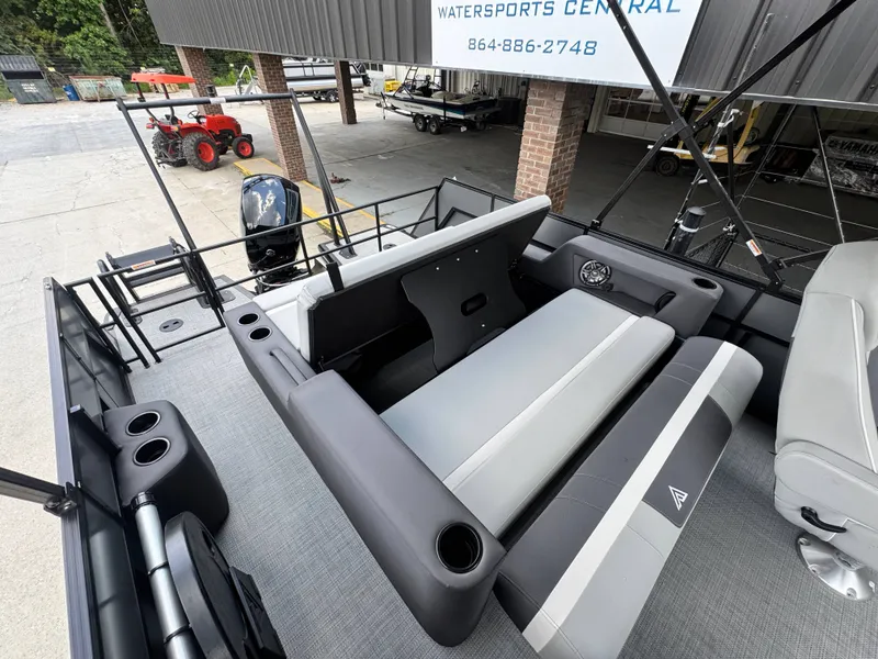 Slide: The Image of Viaggio X22S 2025 - 15