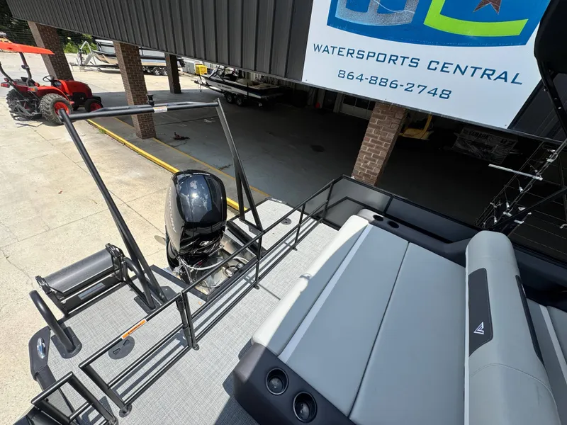 Slide: The Image of Viaggio X22S 2025 - 17