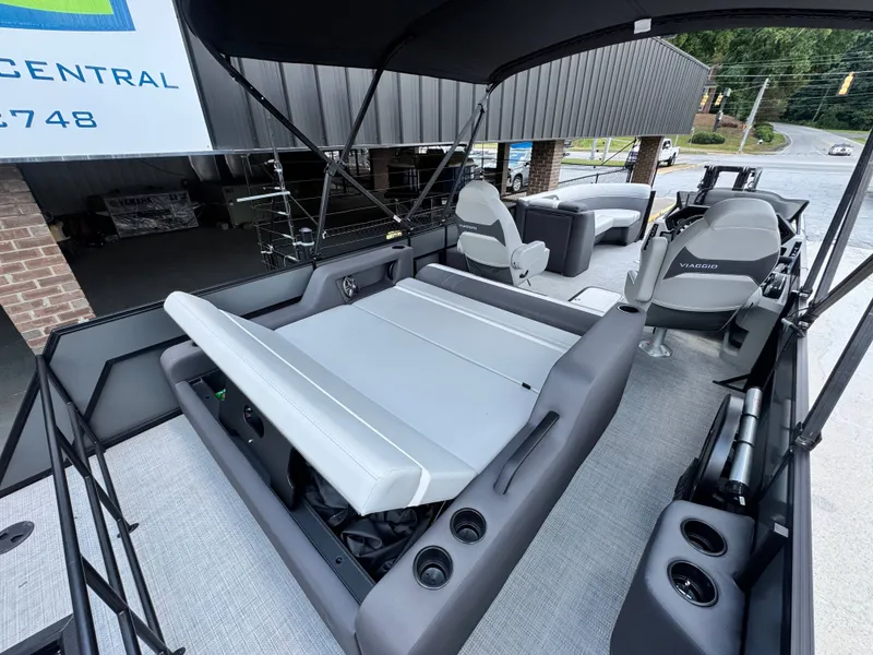 Slide: The Image of Viaggio X22S 2025 - 18