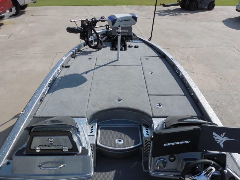 Slide: The Image of Caymas CX 21 PRO 2025 - 8