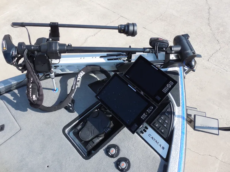 Slide: The Image of Caymas CX 21 PRO 2025 - 9