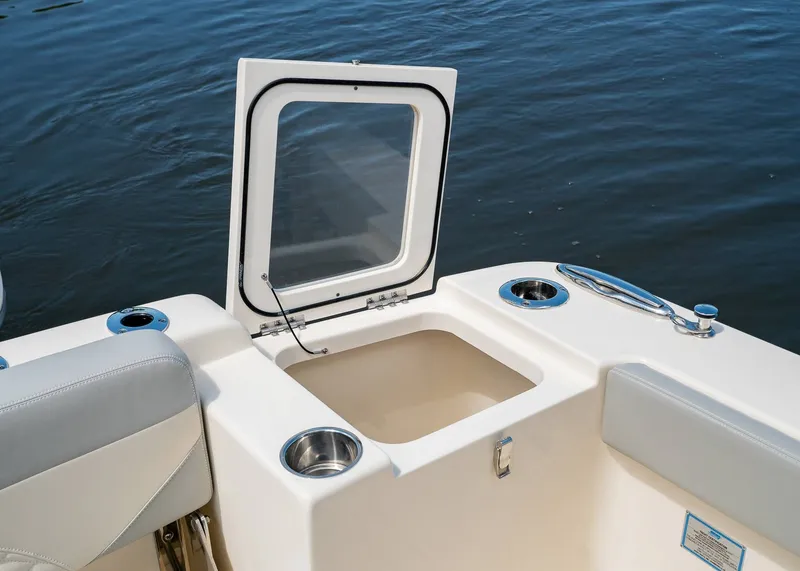 Slide: The Image of Scout 330 LXF 2026 - 10