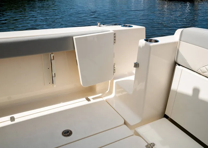 Slide: The Image of Scout 330 LXF 2026 - 11