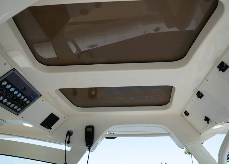 Slide: The Image of Scout 330 LXF 2026 - 16