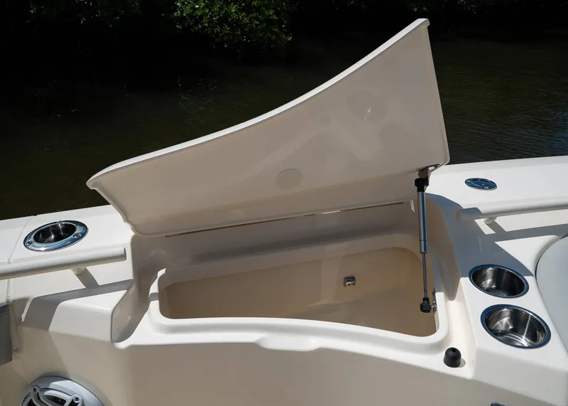 Slide: The Image of Scout 330 LXF 2026 - 18