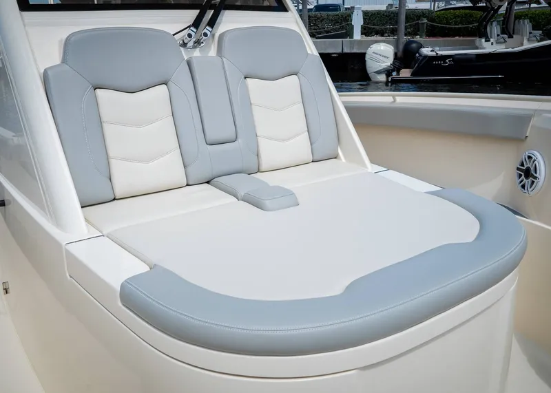 Slide: The Image of Scout 330 LXF 2026 - 20